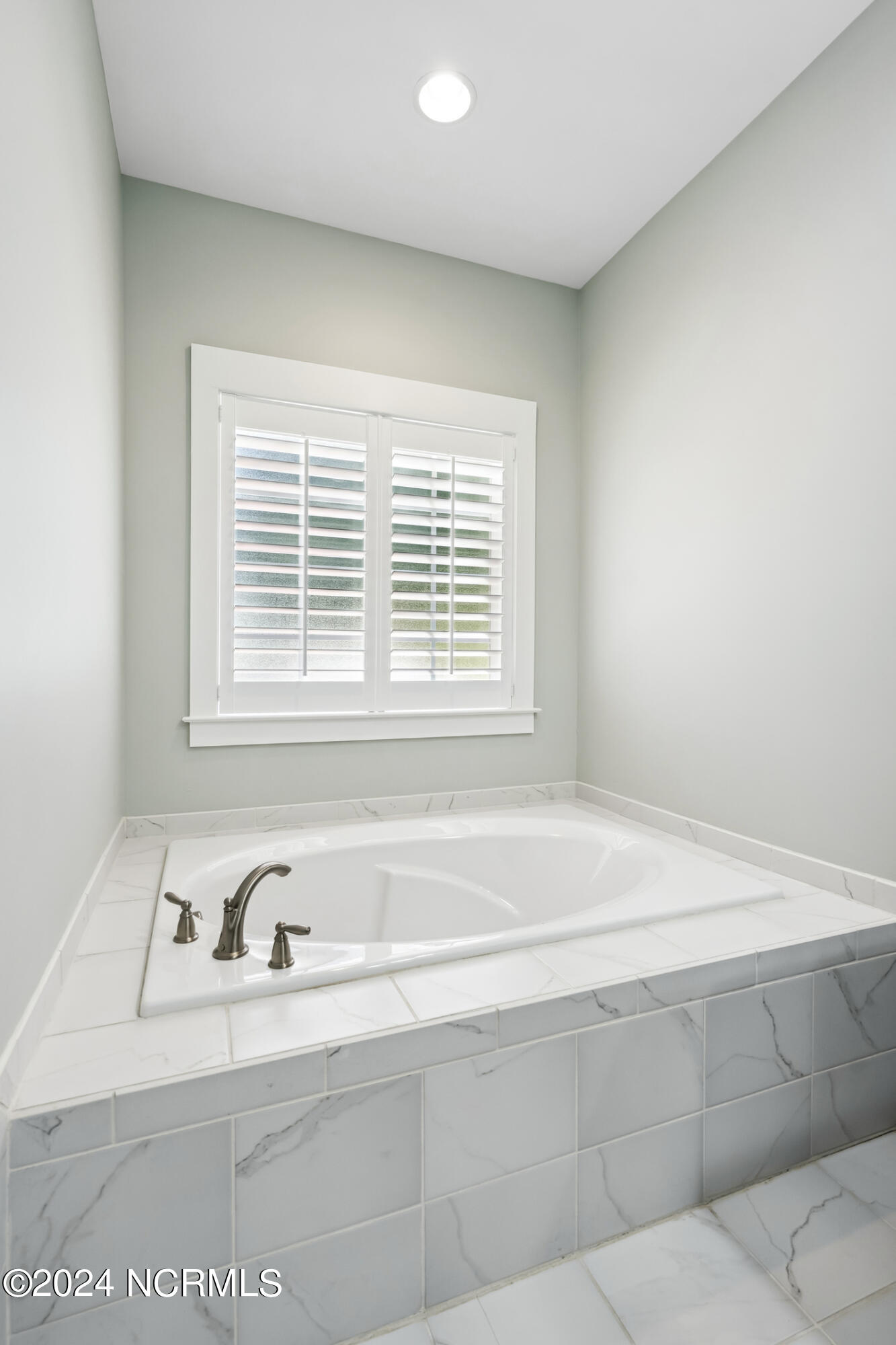 654 Sawgrass Road Hampstead, NC 28443 - Photo 32 of 74 Master Suite Bath