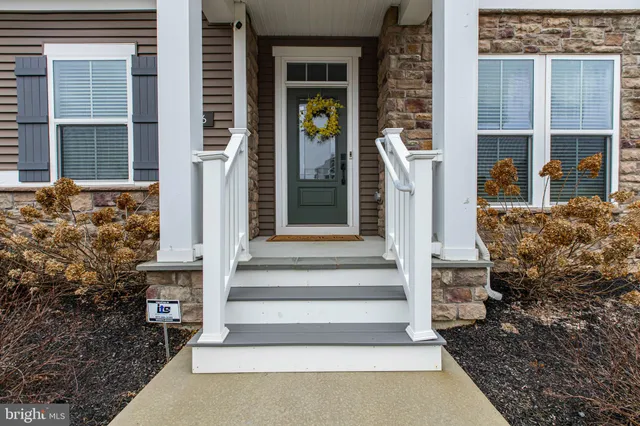 a livingroom with workspace and a window