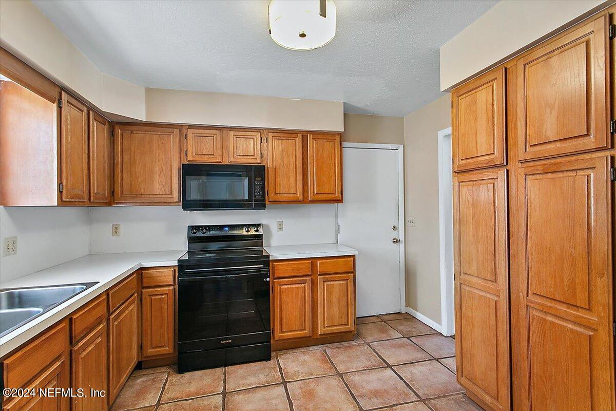 851 Palermo Road Jacksonville, FL 32216 - Photo 5 of 20 Kitchen