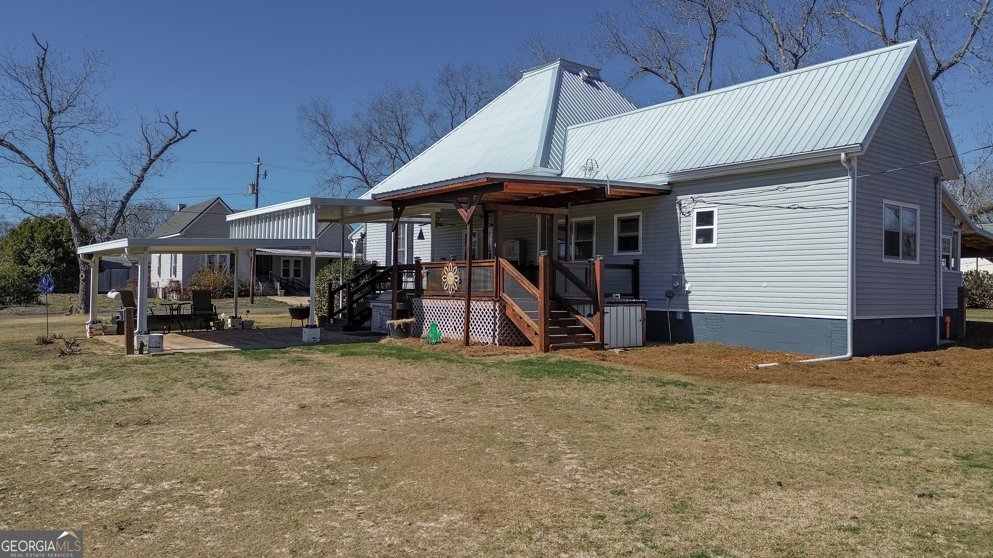 162 College Street Parrott, GA 39877 - Photo 3 of 30 a view of a outdoor space with porch