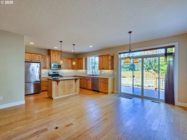 $669,900 | 37287 American Street, Sandy, OR 97055