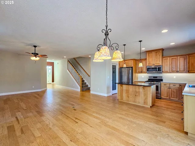 $669,900 | 37287 American Street, Sandy, OR 97055