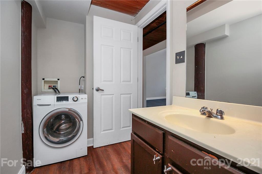 201 South Hoskins Road, Unit 237 Charlotte, NC 28208 - Photo 7 of 46 a bathroom with a sink and a vanity