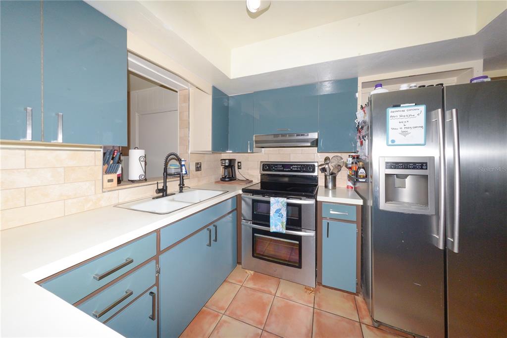 9215 Kingston Road Bradenton, FL 34210 - Photo 11 of 32