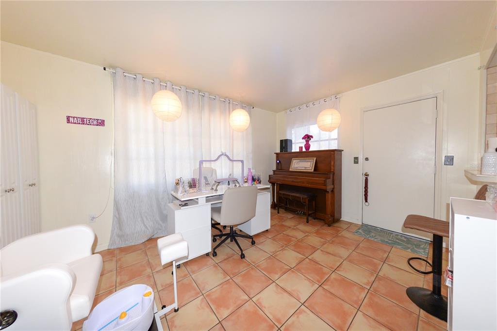 9215 Kingston Road Bradenton, FL 34210 - Photo 13 of 32