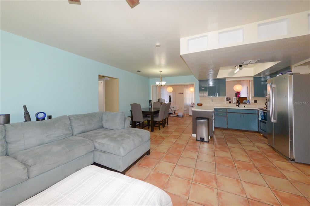 9215 Kingston Road Bradenton, FL 34210 - Photo 7 of 32