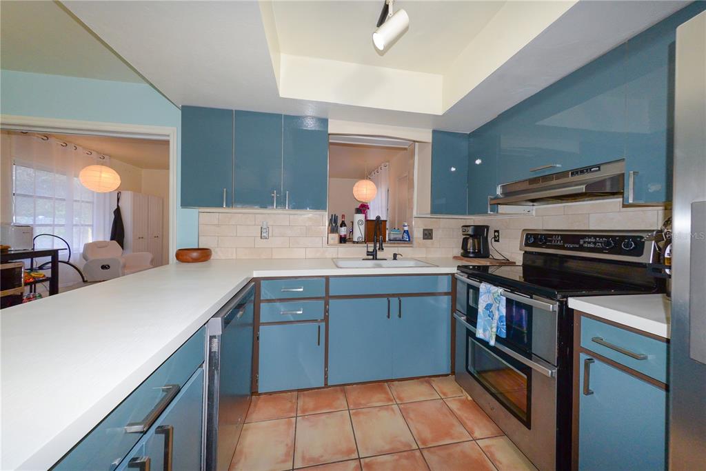 9215 Kingston Road Bradenton, FL 34210 - Photo 8 of 32