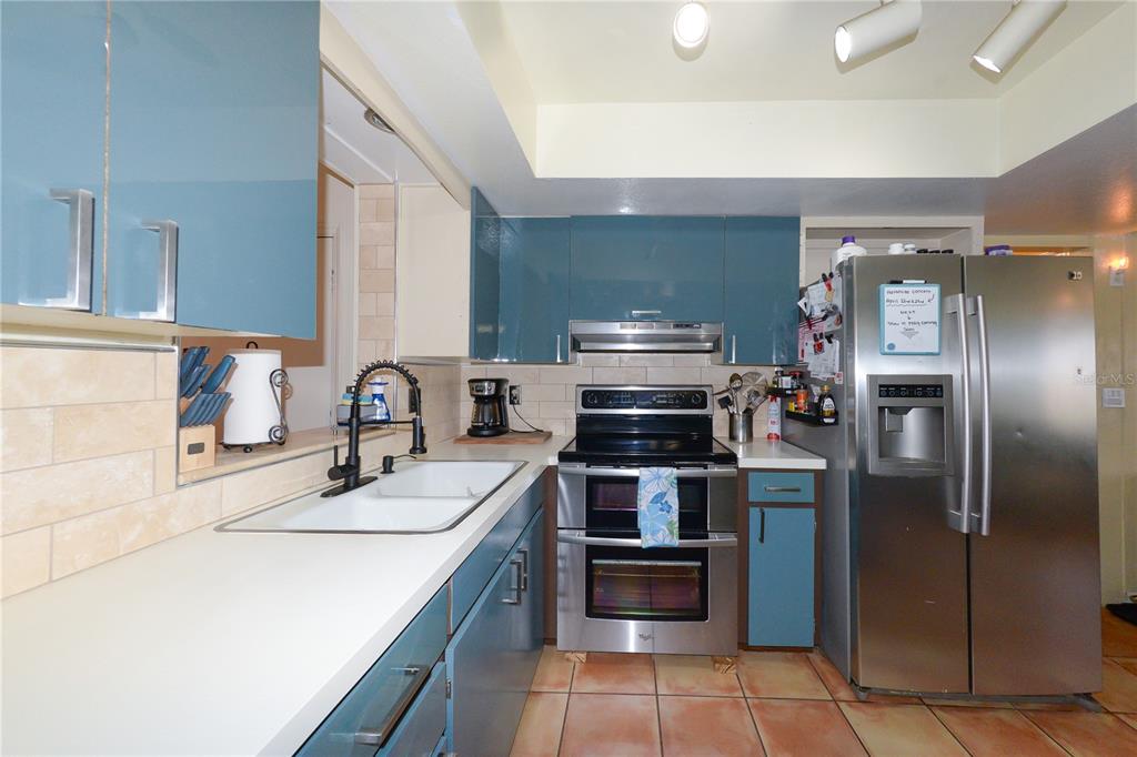 9215 Kingston Road Bradenton, FL 34210 - Photo 9 of 32