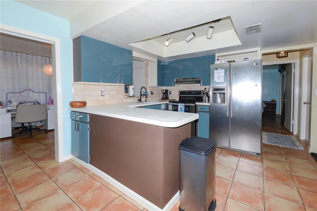 9215 Kingston Road Bradenton, FL 34210 - Photo 10 of 32