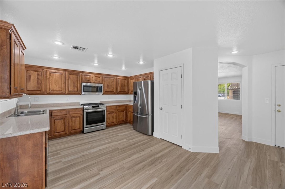 552 Albacate Street Henderson, NV 89015 - Photo 12 of 40 Culinary aspirations come alive in this well-appointed kitchen, featuring a full suite of stainless steel appliances.