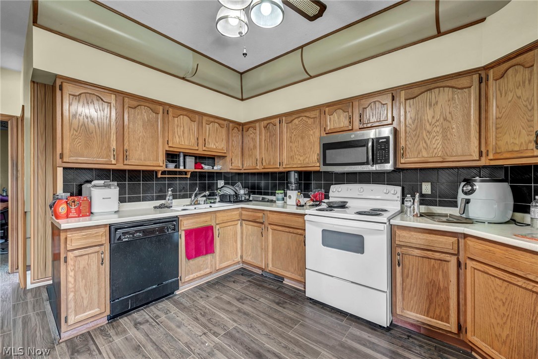 1202 Lawrence Road Northeast Canton, OH 44705 - Photo 4 of 16