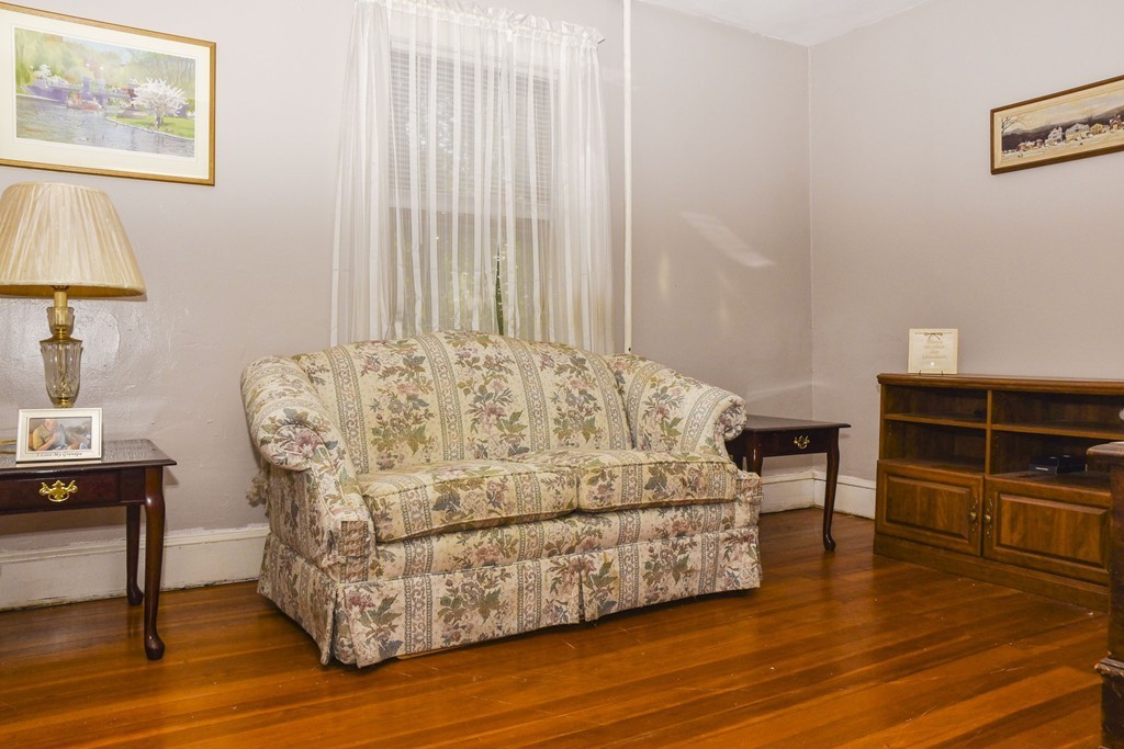 27 Hooper Road Dedham, MA 02026 - Photo 3 of 13 Gallery Image 3