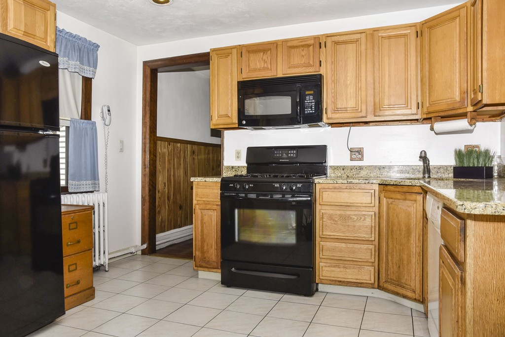 27 Hooper Road Dedham, MA 02026 - Photo 7 of 13 Gallery Image 7