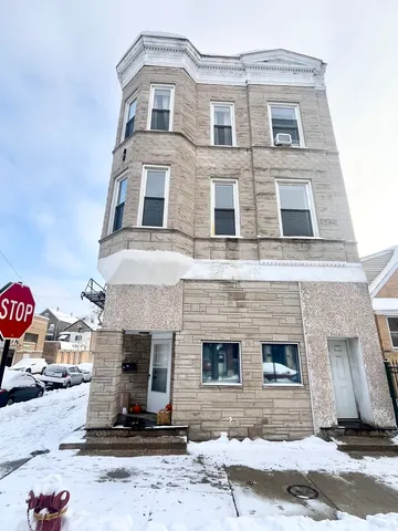 $1,695 | 3235 South Racine Avenue, Unit 2F, Chicago, IL 60608