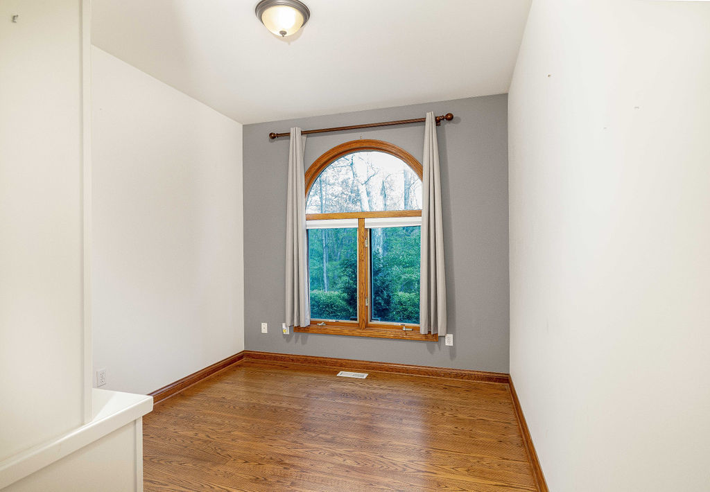 3208 Buried Oak Drive Crete, IL 60417 - Photo 15 of 26 a view of empty room with window