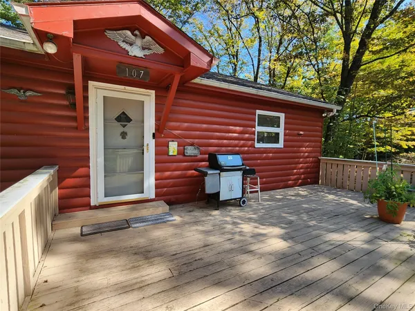 $319,000 | 107 East Thompson Place, Smallwood, NY 12778
