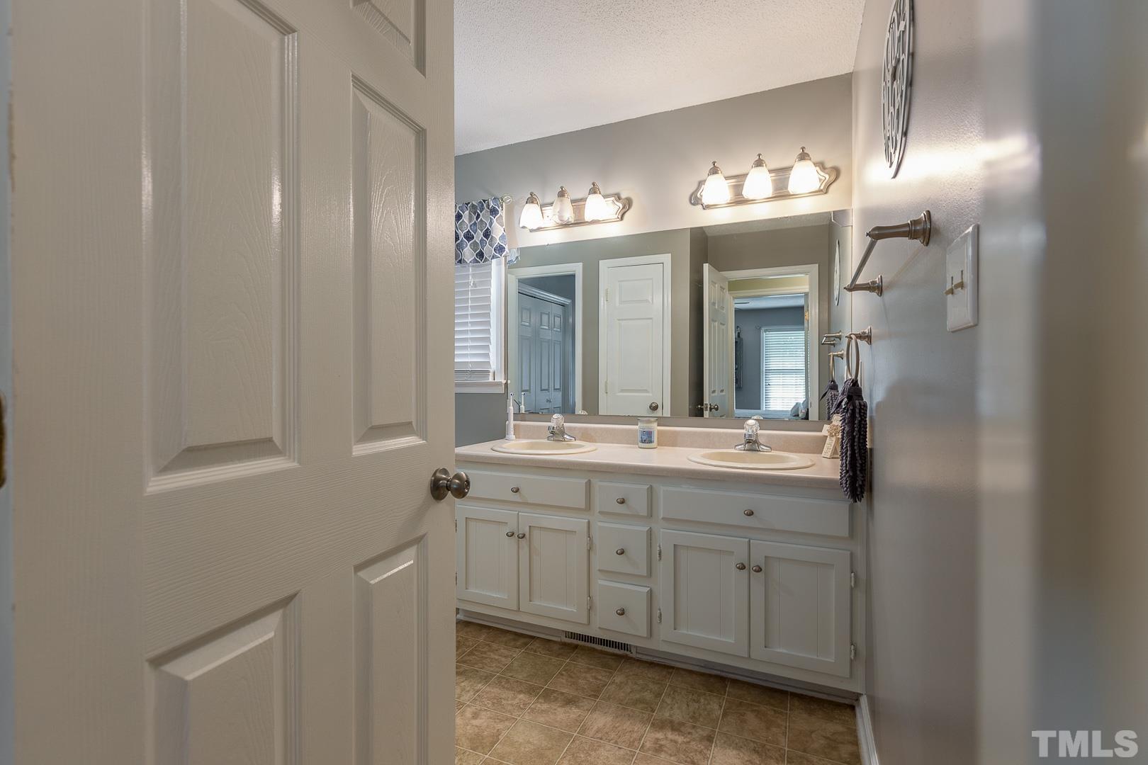 515 Lassiter Road Newton Grove, NC 28366 - Photo 21 of 29