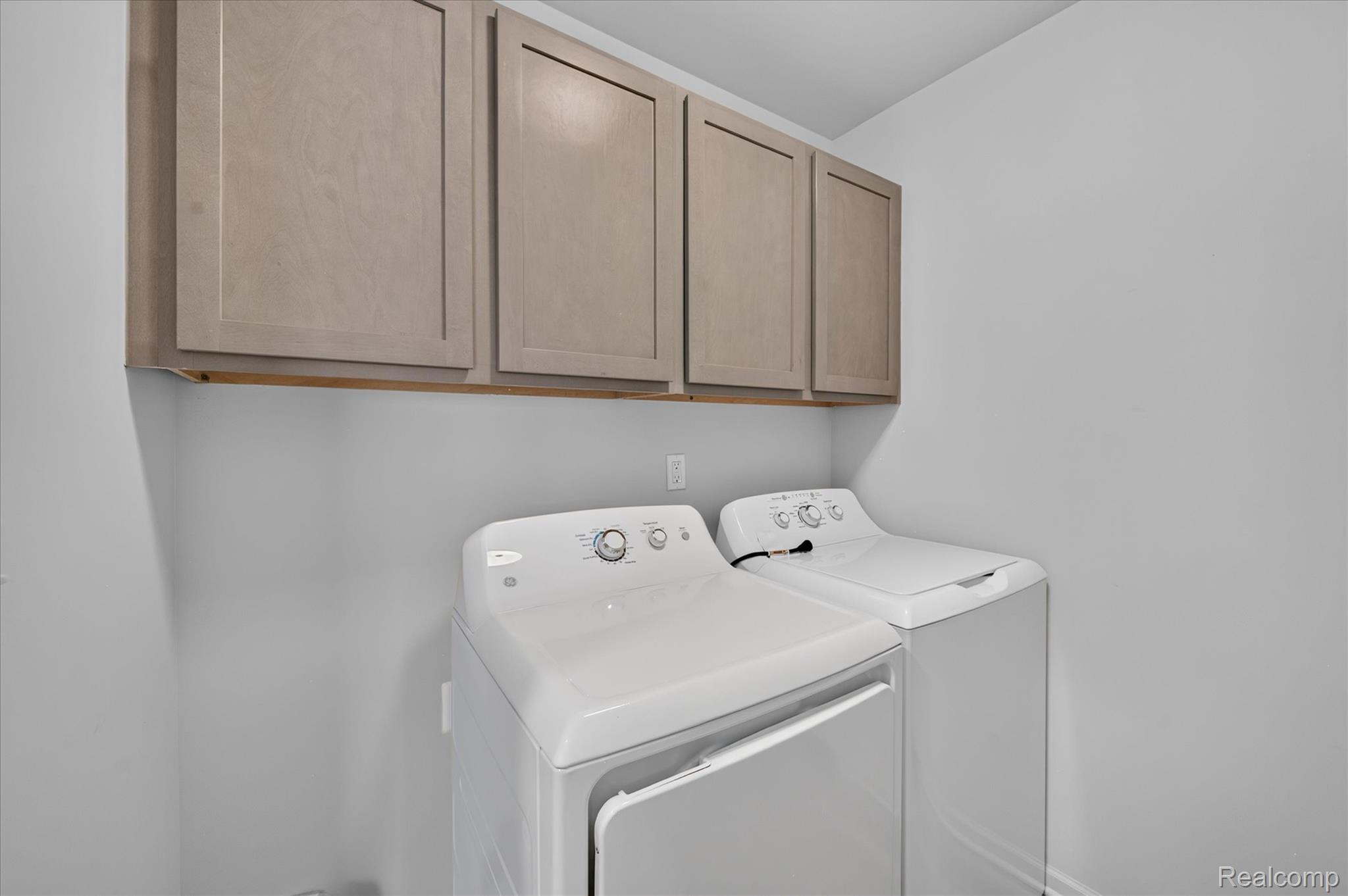 9911 Ridge Run Street Howell, MI 48855 - Photo 21 of 35 Dedicated laundry room with overhead cabinetry.