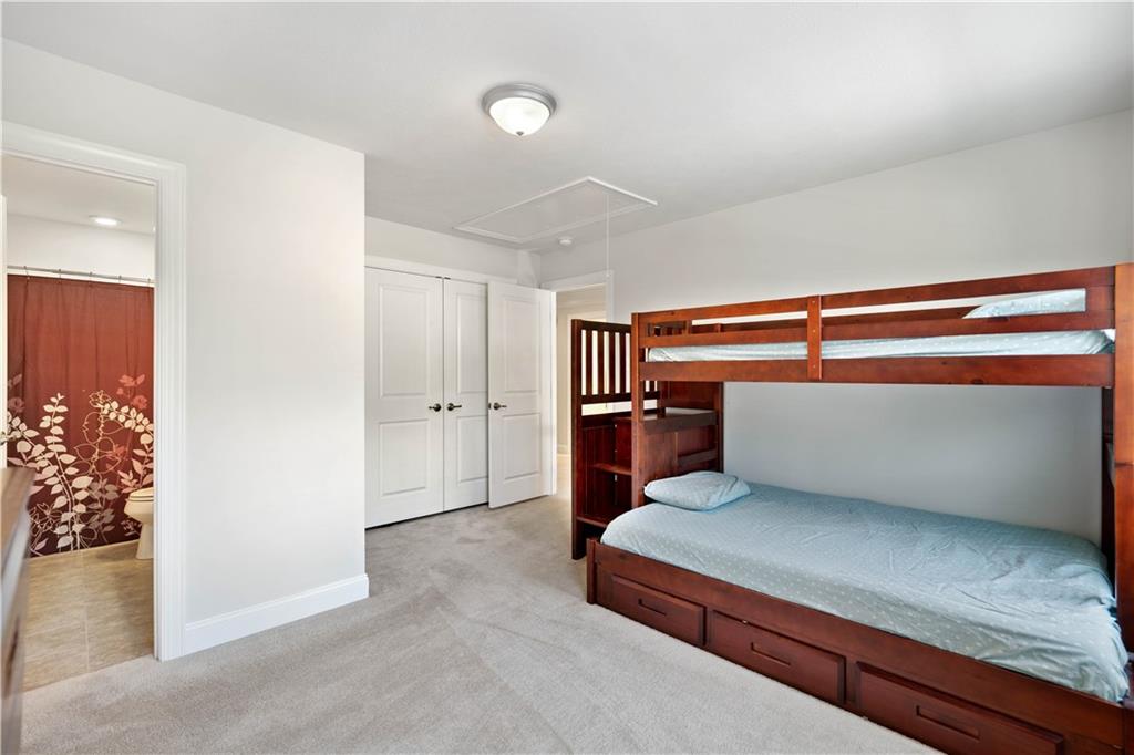 4449 Walnut Ridge Circle McDonald, PA 15057 - Photo 28 of 40 a living room with furniture and a potted plant