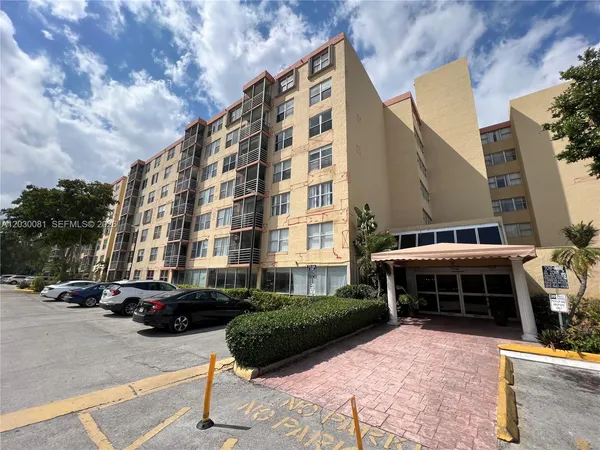 $2,150 | 17890 West Dixie Highway, Unit 502, North Miami Beach, FL 33160