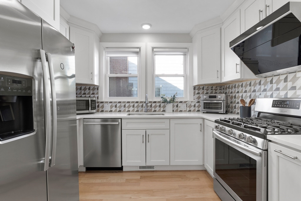 303 Russett Road Brookline, MA 02467 - Photo 8 of 34 Gallery Image 8