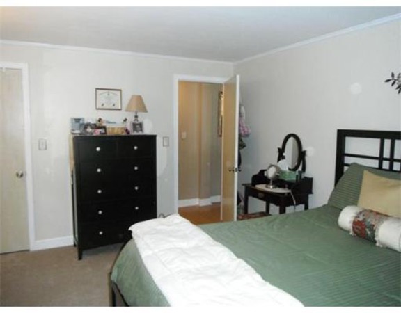 5 Hallmark Gardens, Unit 1 Burlington, MA 01803 - Photo 12 of 15 a bedroom with a bed and a dresser