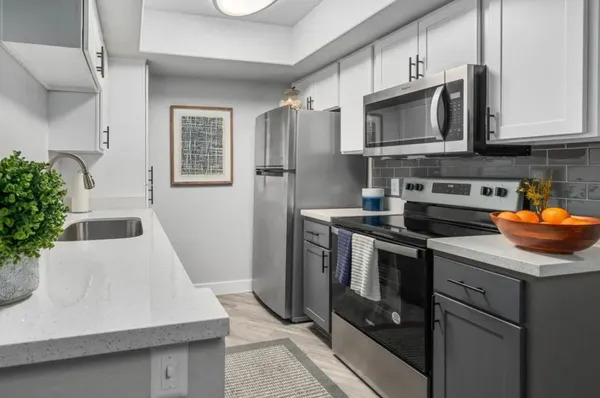$1,495 | 5959 West Greenway Road, Unit 2, Glendale, AZ 85306