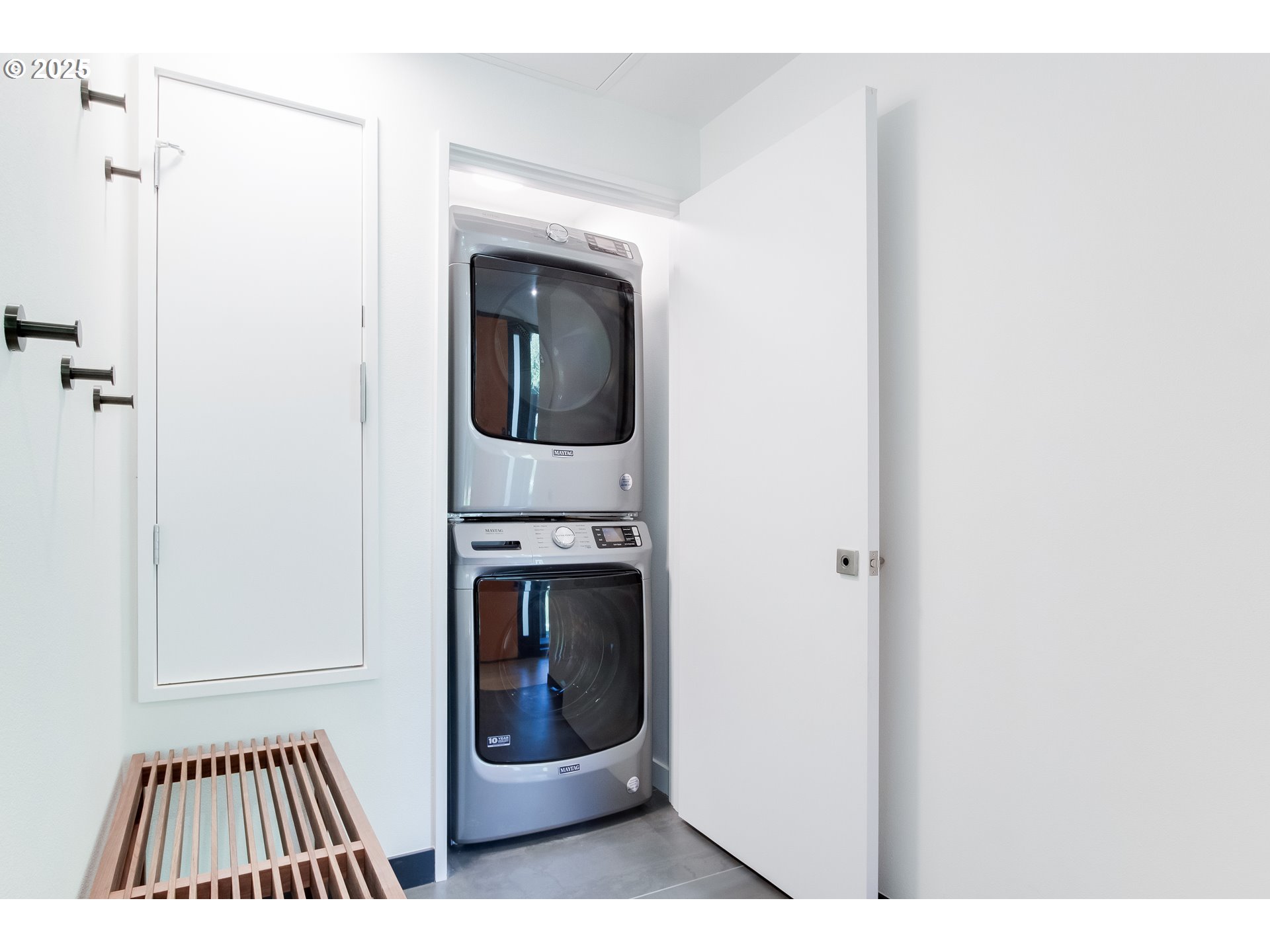 288 Baker Road Randle, WA 98377 - Photo 40 of 48 a view of livingroom with washer and dryer
