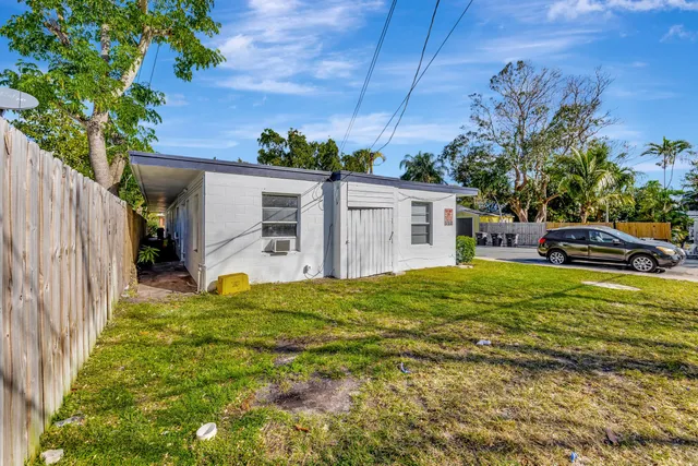a house view with a backyard space