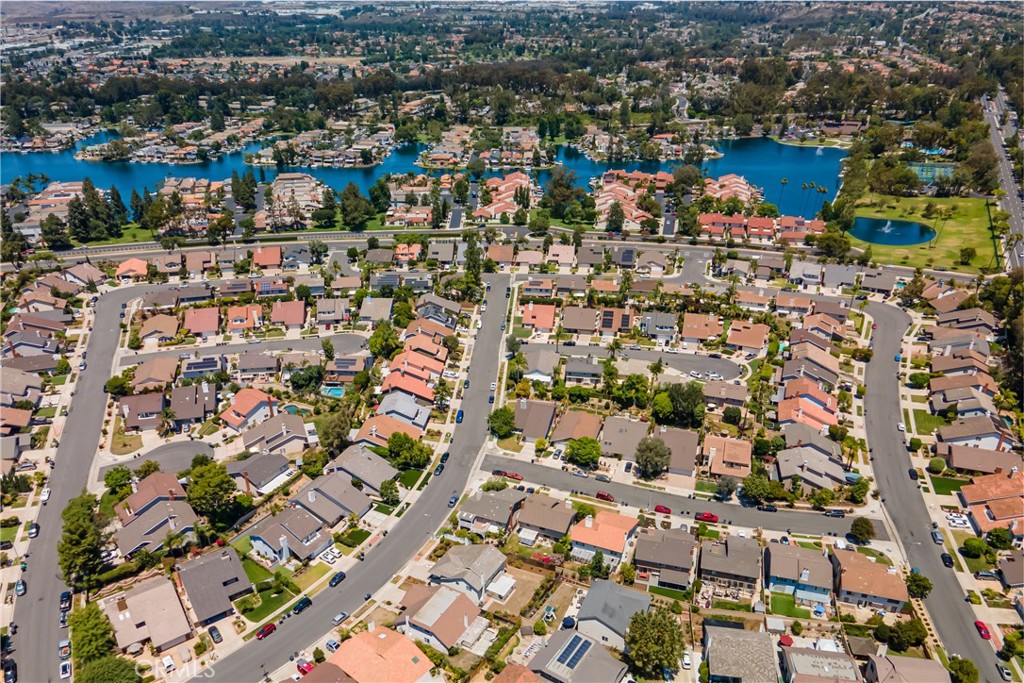 24722 Vía Del Rio Lake Forest, CA 92630 - Photo 46 of 56
