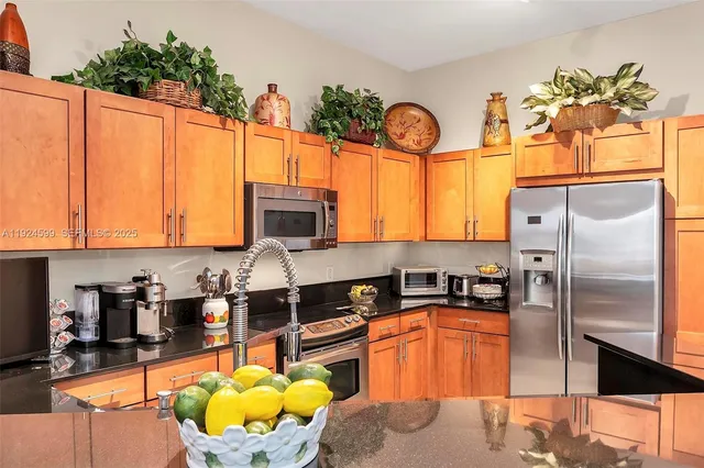 $4,100 | 8390 Southwest 72nd Avenue, Unit 320, Miami, FL 33143