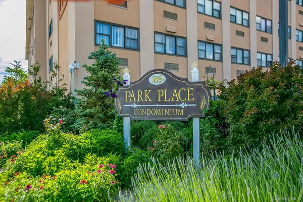 $3,200 | 185 West Park Avenue, Unit 209, Long Beach, NY 11561