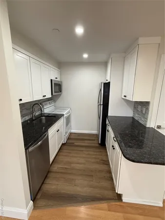 $3,200 | 185 West Park Avenue, Unit 209, Long Beach, NY 11561