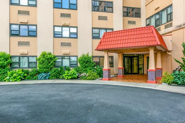 $3,200 | 185 West Park Avenue, Unit 209, Long Beach, NY 11561