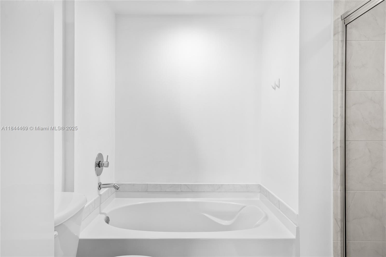 951 Brickell Avenue, Unit 1505 Miami, FL 33131 - Photo 29 of 48 a white bath tub and shower in a bathroom