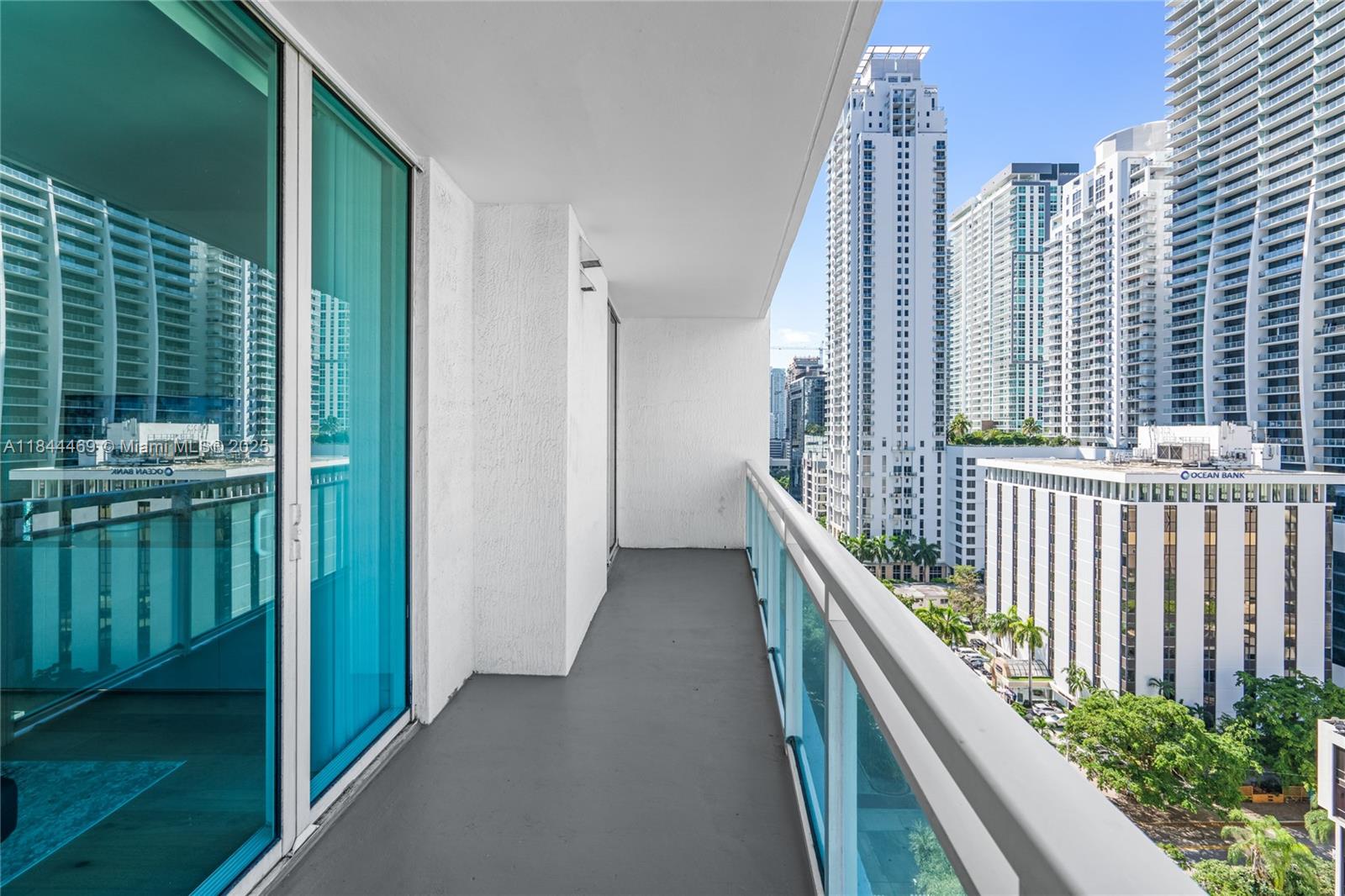 951 Brickell Avenue, Unit 1505 Miami, FL 33131 - Photo 5 of 48 a view of balcony with couch