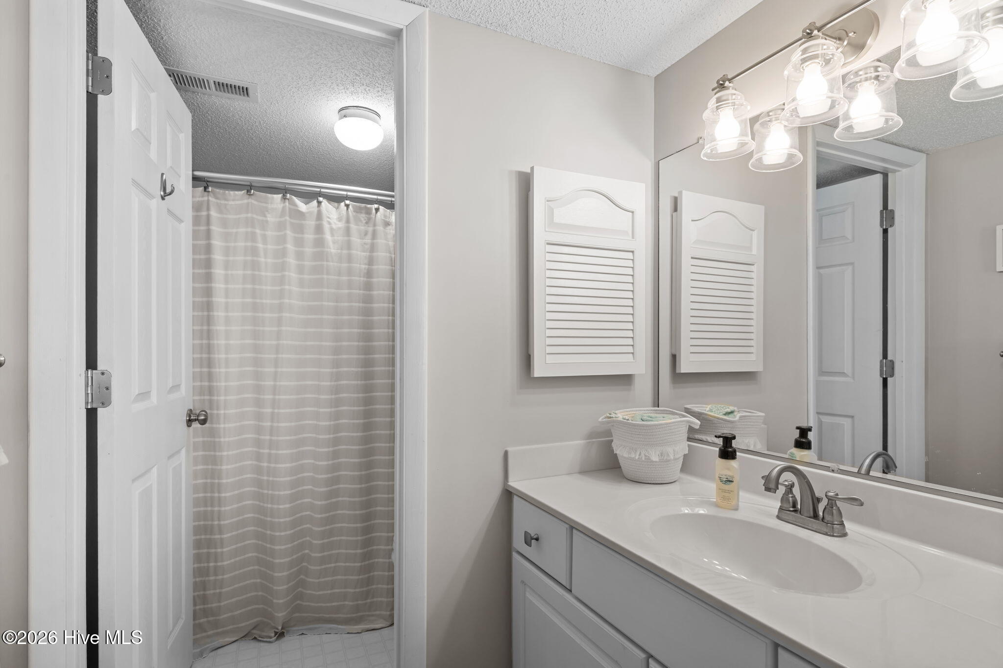 10300 Coast Guard Road, Unit D209 Emerald Isle, NC 28594 - Photo 26 of 44 35-web-or-mls-1S3A0348