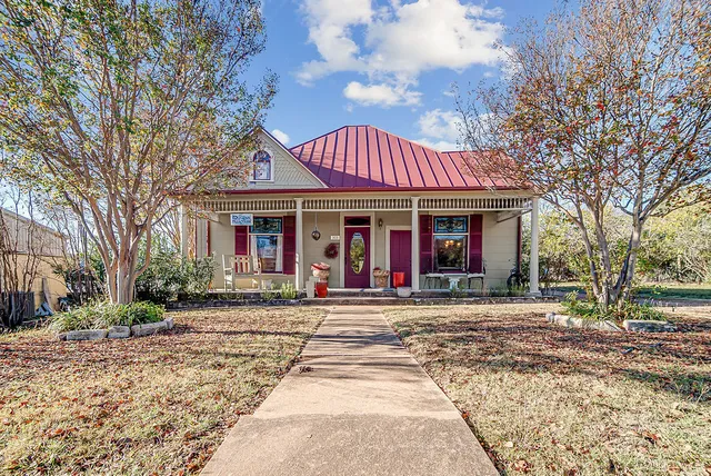 $699,000 | 303 East Austin Street, Fredericksburg, TX 78624