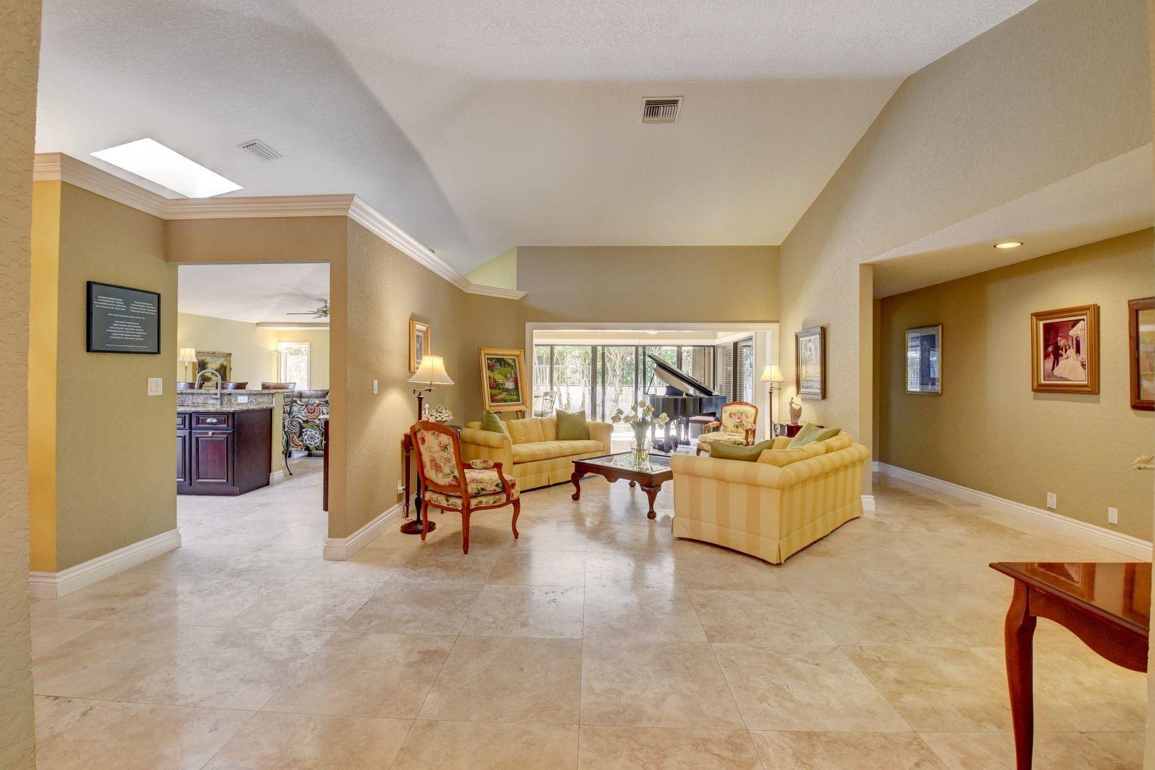 1598 Southwest 5th Avenue Boca Raton, FL 33432 - Photo 17 of 51 Living Room