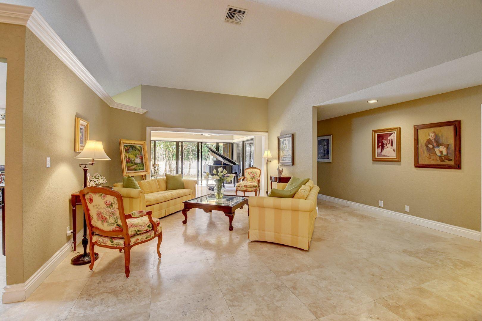 1598 Southwest 5th Avenue Boca Raton, FL 33432 - Photo 18 of 51 Living Room