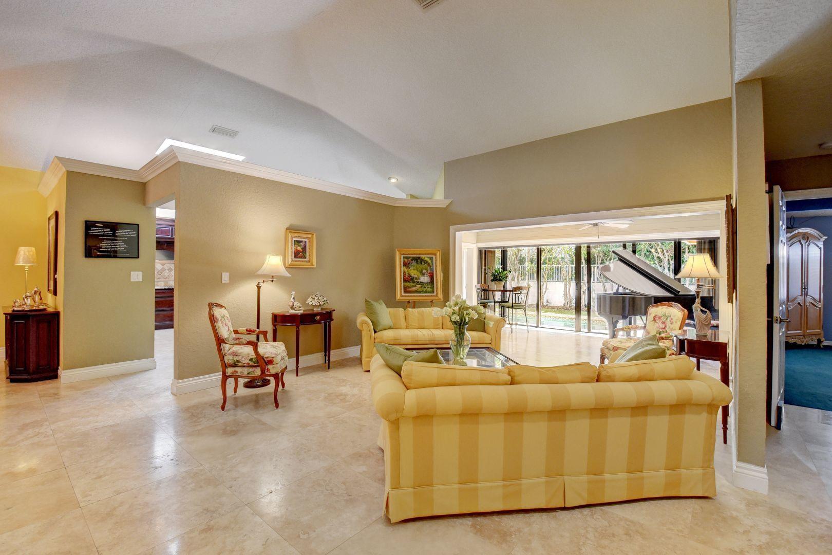 1598 Southwest 5th Avenue Boca Raton, FL 33432 - Photo 19 of 51 Living Room