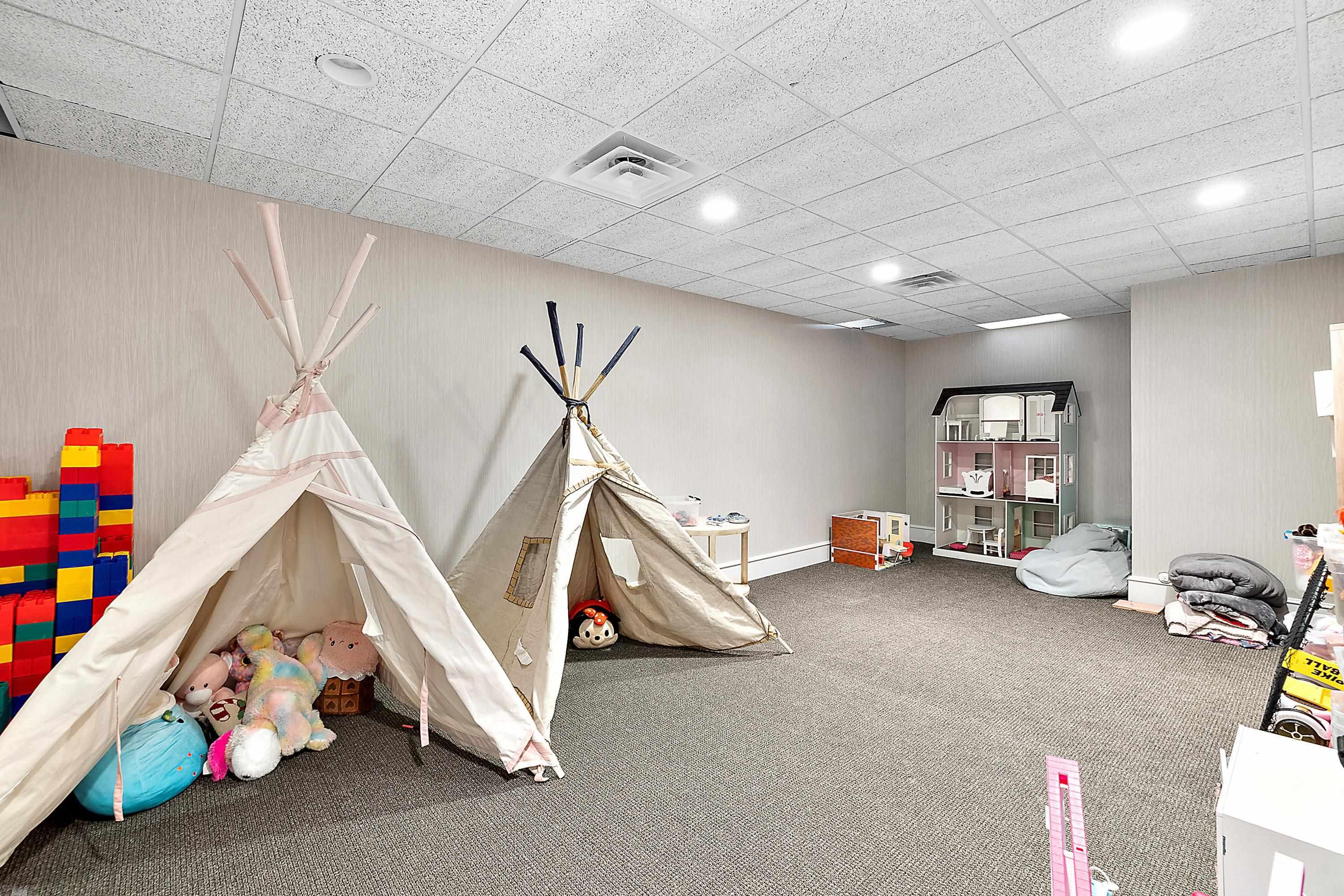 505 Lake Shore Road Grosse Pointe, MI 48236 - Photo 75 of 99 50112077-74.JPG