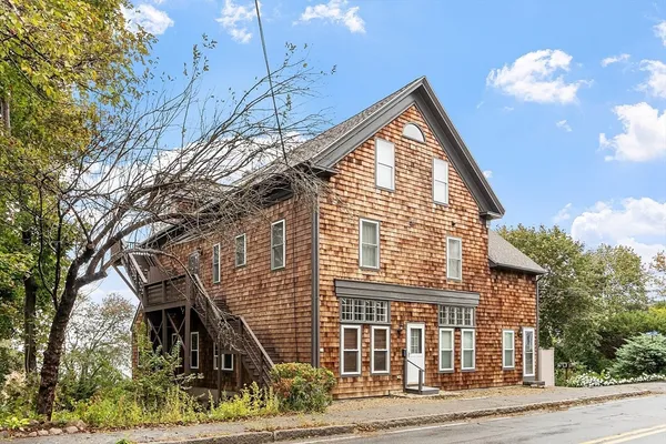 $2,600 | 105 Granite Street, Unit 3, Rockport, MA 01966