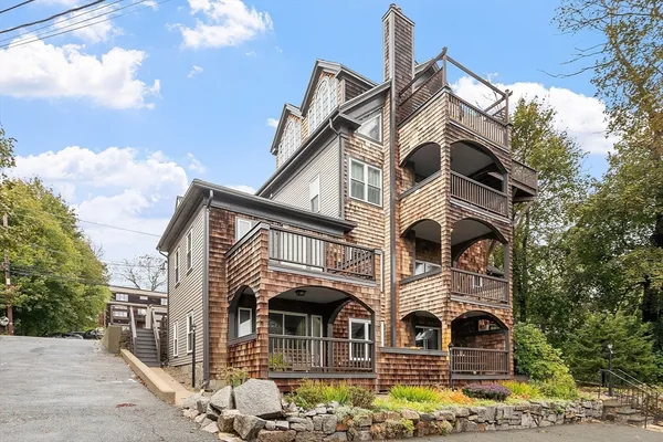 $2,600 | 105 Granite Street, Unit 3, Rockport, MA 01966