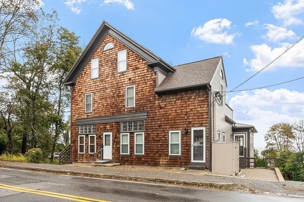 $2,600 | 105 Granite Street, Unit 3, Rockport, MA 01966