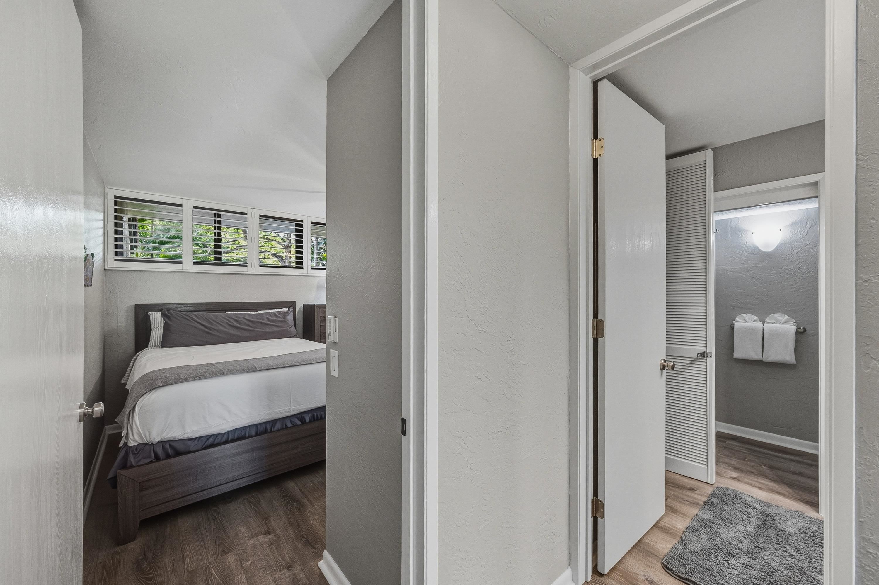 3543 Lower Honoapiilani Road, Unit H103 Lahaina, HI 96761 - Photo 13 of 50 a en suite bathroom with a sink and a mirror