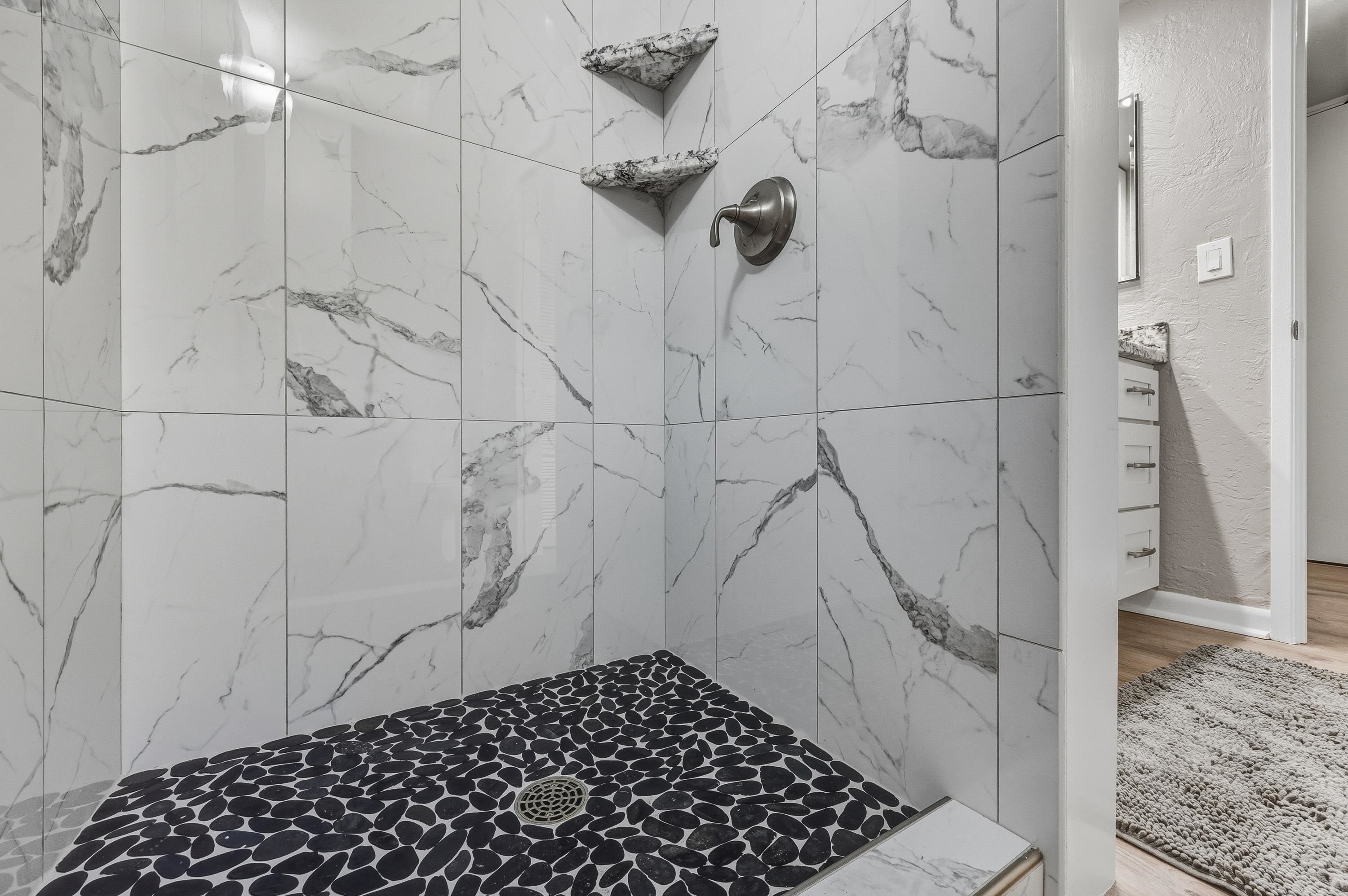 3543 Lower Honoapiilani Road, Unit H103 Lahaina, HI 96761 - Photo 22 of 50 a bathroom with a shower