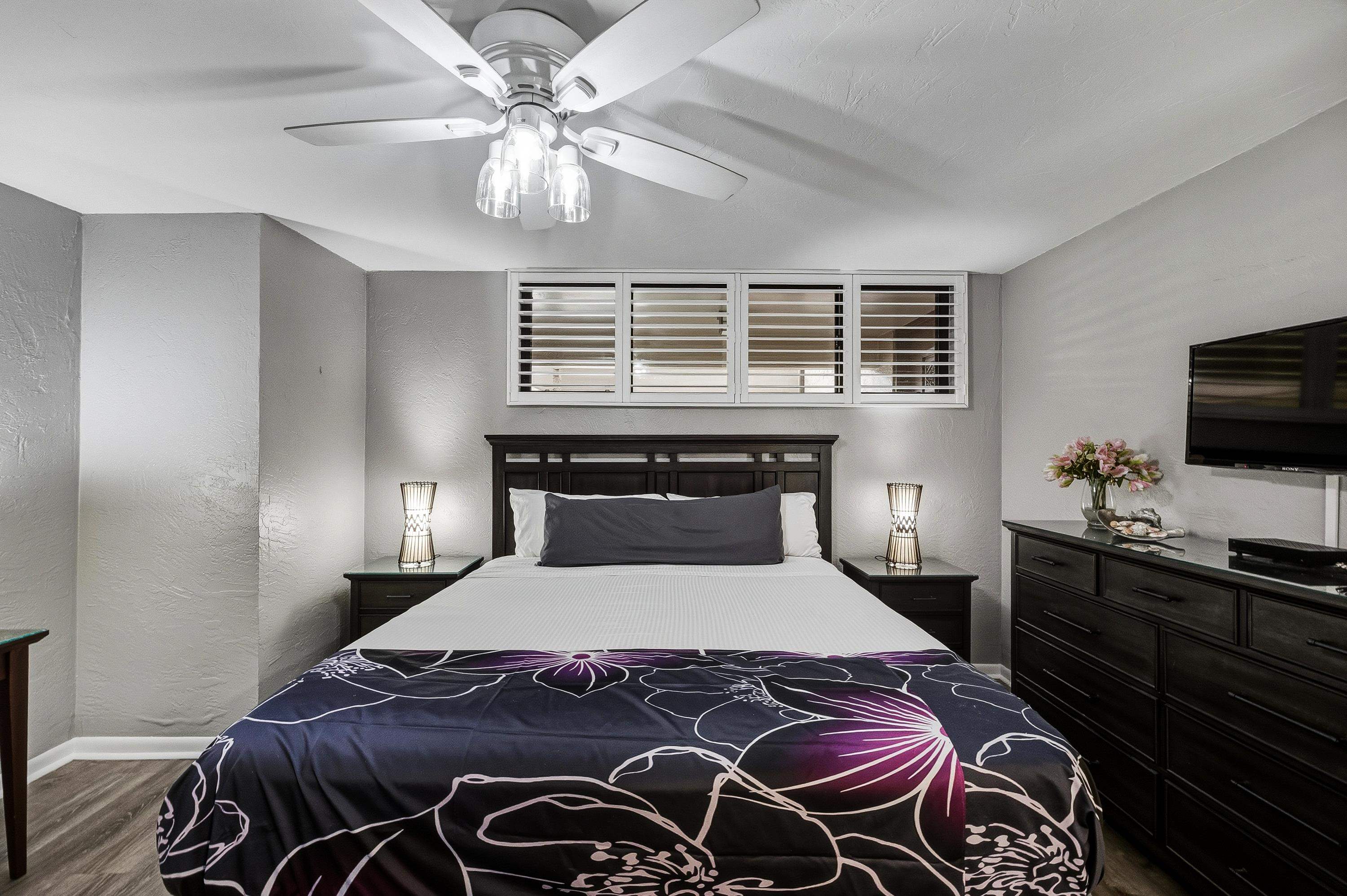 3543 Lower Honoapiilani Road, Unit H103 Lahaina, HI 96761 - Photo 25 of 50 a bedroom with a bed and a flat screen tv