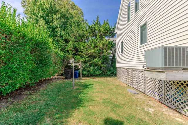 a view of a backyard with pathway