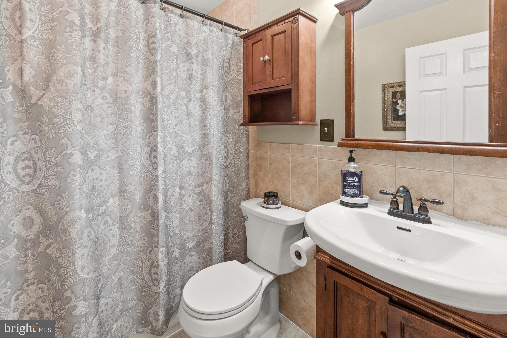 11615 Daysville Road Frederick, MD 21701 - Photo 22 of 46 full hall bath